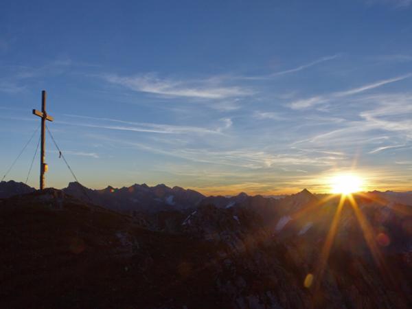 Nach einer recht kühlen Biwaknacht-die ersten wärmenden Sonnenstrahlen