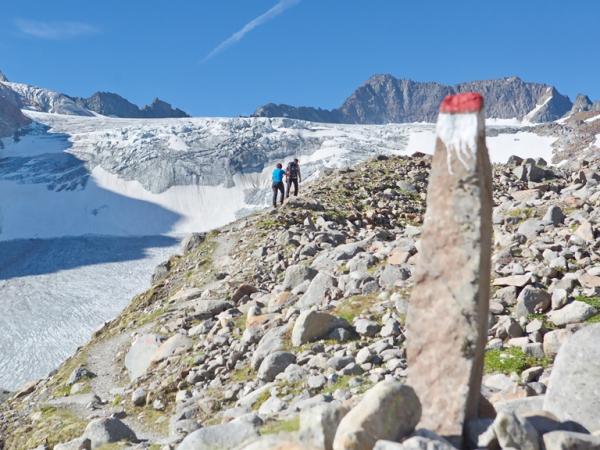 Am Vier Gletscherweg bei der Franz Senn Hütte