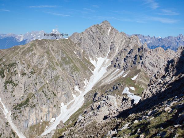 Blick von den Freiungen zur Nördlinger Hütte-das Bild zeigt mit was man in Sache Schneefelder zu rechnen hat.