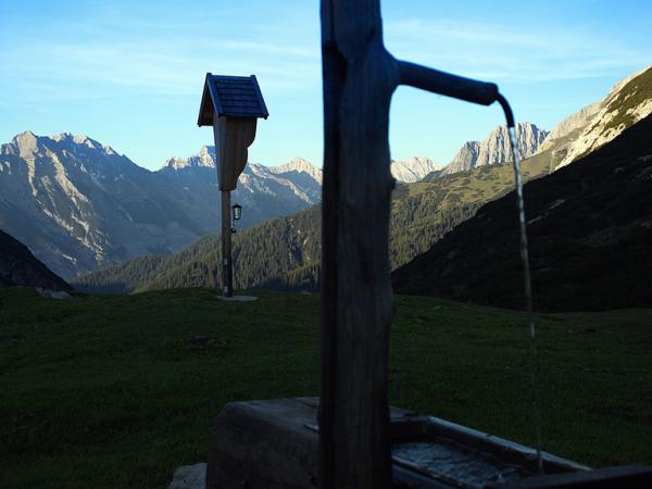 Abendstimmung am Erlsattel nahe der Hütte.