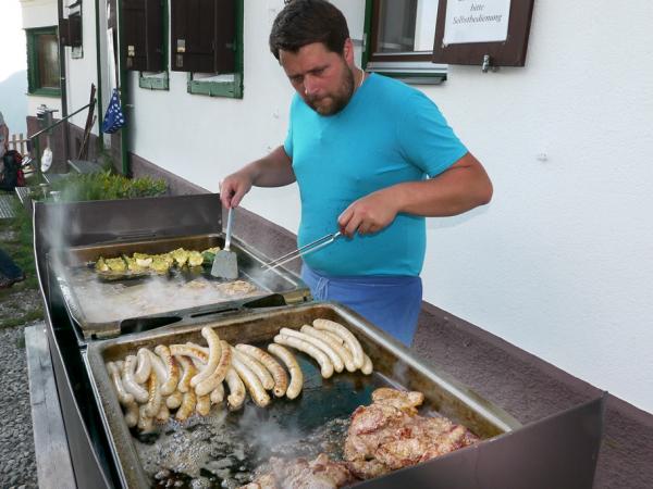 Jede Woche einmal grillen.