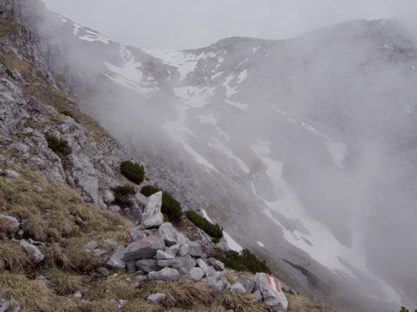 Hingegen trifft man im oberen Bereich des Wörgetales noch auf viele Schneefelder!