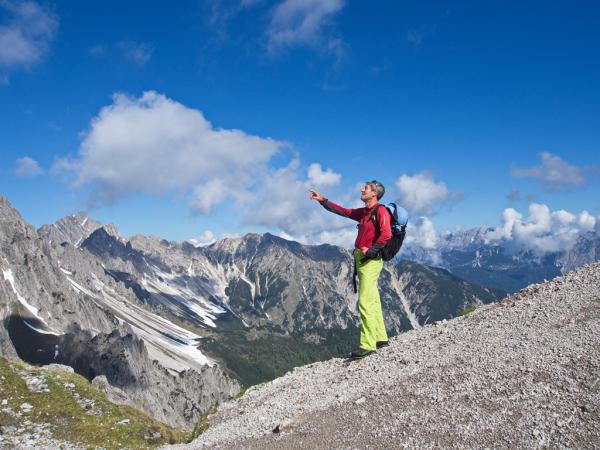 Links die Freyungen, im Hintergrund die Seefelderspitze nahe der Nördlingerhütte!