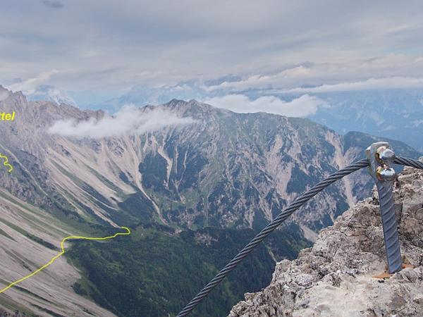 Blick auf den Ursprungsattel von wo der einfachere Weg über die Eppzirlerscharte zum Solsteinhaus führt! 