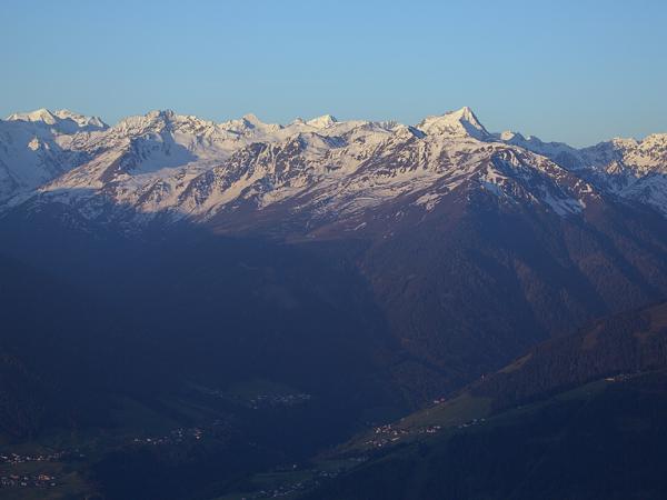 Blick zu den Stubaier Bergen