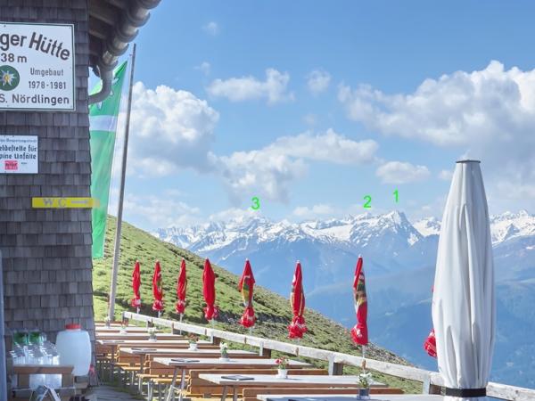 Die wunderschön gelegene Nördlichgerhütte-im Hintergrind die Stubaier Berg rund um die Franz Senn Hütte. 1 Lüsenser Fernerkogel 2 Schrankogel 3 Ruderhofspitze