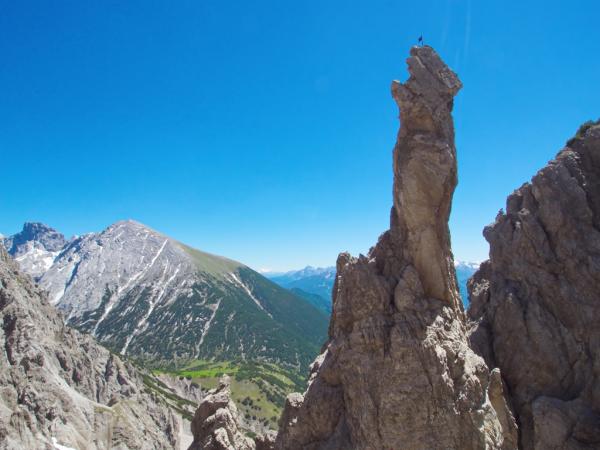 Am Westgrat der  Erlspitze-im Hintergrund der Solstein.