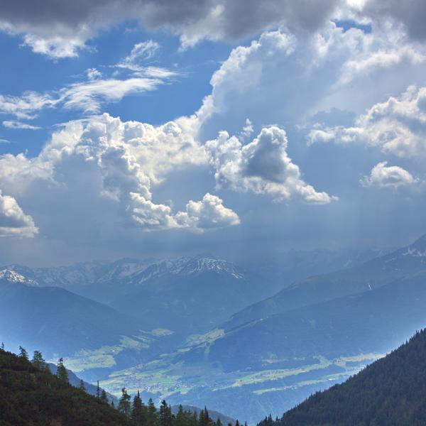 Beeindruckende Wolkenstimmung welche eine recht labile Luftschichtung vermuten lassen!