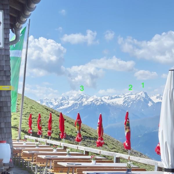 Die wunderschön gelegene Nördlichgerhütte-im Hintergrind die Stubaier Berg rund um die Franz Senn Hütte. 1 Lüsenser Fernerkogel 2 Schrankogel 3 Ruderhofspitze